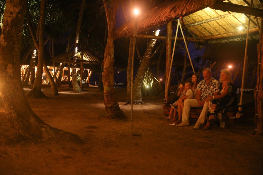 Thejan Beach Cabanas Бентота Екстер'єр фото