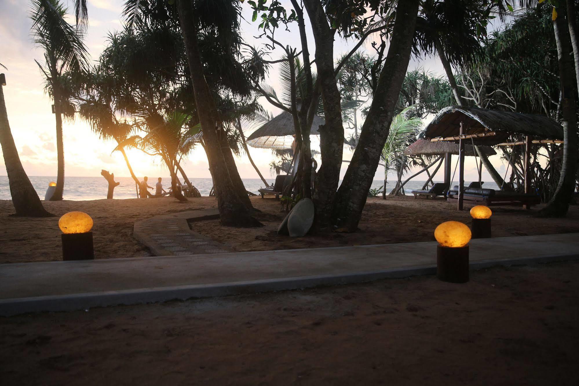 Thejan Beach Cabanas Бентота Екстер'єр фото